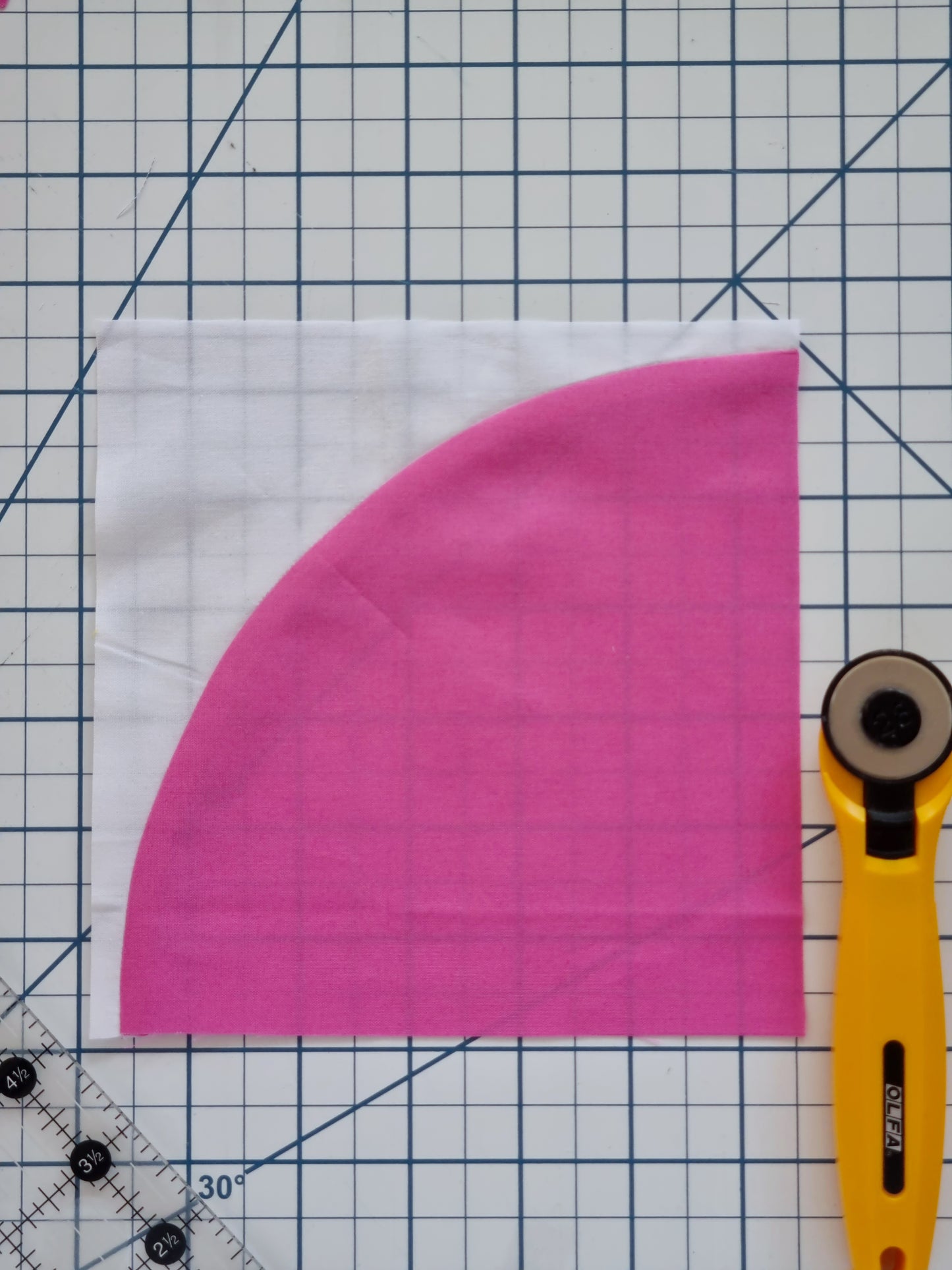 Tips on Sewing a Curved Quilt Tutorial + 1/4 Circle Template Printable